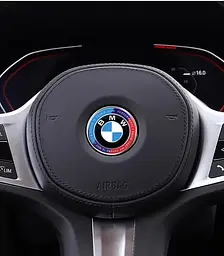 Емблема керма Bmw 45мм синьо-біла з кольоровим обідком+напис "I KNOW THAT MY FUTURE.." OEM 51148132375 - мініатюра 2