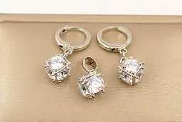 Набір Xuping Jewelry фіаніт в кубику золотистий