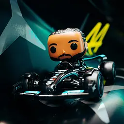 Ігрова фігурка Funko Pop Формула-1 Льюїс Гамільтон на машині (75797) - мініатюра 4