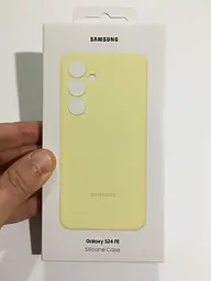 Оригінальний силіконовий чохол Samsung Silicone Case для Samsung Galaxy S24 FE Yellow EF-PS721CYEGWW - мініатюра 8