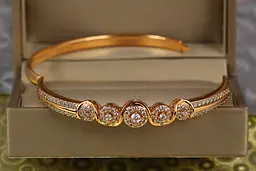 Браслет бэнгл Xuping Jewelry Пять светил 60 мм 8 мм на руку от 17 см до 19 см золотистый - миниатюра 2
