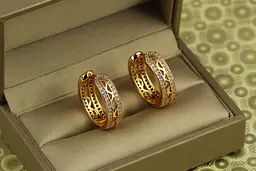 Сережки кільця Хuping Jewelry з малюнками трикутники 2,1 см золотисті - мініатюра 2