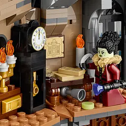 Конструктор LEGO Icons Маєток пані мера 1420 ел. (11383) - мініатюра 11