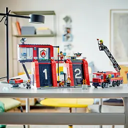 Конструктор LEGO City Пожежне депо з пожежною машиною 843 деталі (60414) - мініатюра 7