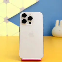 Смартфон Apple iPhone 15 Pro 128GB White Titanium (MTUW3) Б/У [176947]