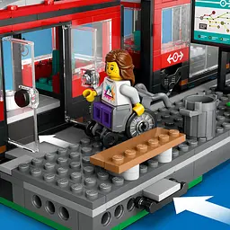 Конструктор LEGO City Трамвай і вокзал у центрі міста 811 деталей (60423) - мініатюра 9