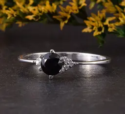 Каблучка з білого золота з чорним фіанітам 20.5 K-0147 - мініатюра 2