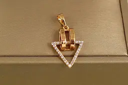Кулон Xuping Jewelry Трикутник стилю 2 см золотистий