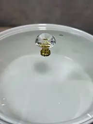 Керамічна кругла форма для запікання зі скляною кришкою та металевою підставкою сервірувальний для гарячих страв 1.4 л (3367) - мініатюра 5