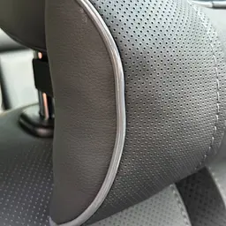 Подушка на підголівник з логотипом Porsche Екошкіра 3D Кольоровий лого Чорна-Сірий кант 1 шт - мініатюра 3