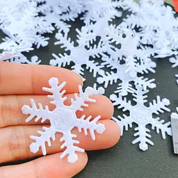 Новорічні сніжинки з тканини 95 штук 4 см білі