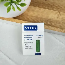 Зубна стрічка Vitis з фтором та м'ятою (у блістері) зелена 50 м