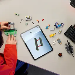 Конструктор LEGO Fortnite Табір Peely та Sparkplug 250 деталей (77075) - мініатюра 12