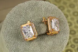 Сережки Xuping Jewelry Великий прямокутник з білим каменем 1,4 см золотисті - мініатюра 2