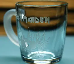 Скляна чашка 350 мл   Iron Maiden з гравіюванням подарунок для фаната хеві металу Айрон Мейден - мініатюра 3