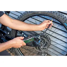Автомобільний компресор Bosch EasyPump, 3.6V, 3Ah, 10.3 бар, 10 л/хв, 0.4кг (0.603.947.000) - мініатюра 10