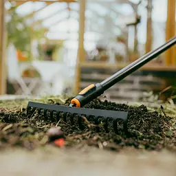 Насадка-граблі для ґрунту Fiskars OneClick™ (1080677) - мініатюра 3