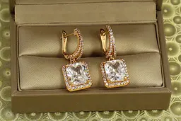 Сережки підвіски Xuping Jewelry авангард з білим каменем 3 см золотисті