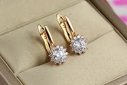 Сережки Xuping Jewelry хризантема 1.8 см золотисті
