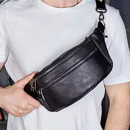 Стильна чоловіча бананка з натуральної гладкої шкіри Tiding Bag 14х25х10 для телефону NM-50358 чорна 25 см