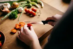 Набір кухонних ножів для овочів Fiskars Essential 3шт (1065584) - мініатюра 6
