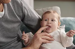 Набір Chicco My First Toothbrush Set зубна щітка-масажер і гель (11262.00) - мініатюра 6