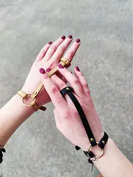 Прикраса на руку Bijoux Indiscrets Maze Simple Hand Piece Black (чорний) - мініатюра 7