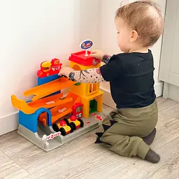 Ігровий набір зі звуком Kiddieland Цікавий гараж (055707) - мініатюра 5