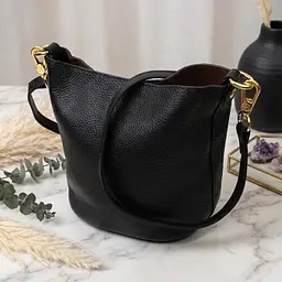 Шкіряна сумка жіноча з автономною косметичкою всередині Vintage 22363 чорна