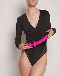Анальна пробка з фалоімітатором Strap-On-Me Switch Plug-in Semi-Realistic Dildo Fuchsia L, 9.4х4.5 см, фуксія - мініатюра 5