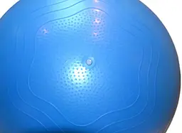 М'яч для фітнесу (фітбол) укріплений PowerPlay 4000 Ø65 cm Premium Gymball Anti-Burst Синій + помпа (PP_4000_65cm_Blue) - мініатюра 7