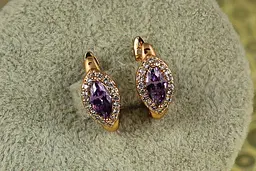 Сережки Xuping Jewelry маркіз з фіолетовим каменем в обідку 1,5 см золотисті