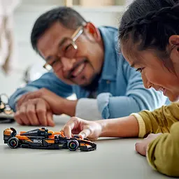 Конструктор LEGO Speed Champions Автомобіль для перегонів McLaren F1 269 деталей (77251) - мініатюра 5