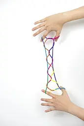 Гра з ниткою Folia Finger Twist веселі фігури на пальцях райдужна нитка 160 см спритність для дітей від 5 років (SKU-195) - мініатюра 4