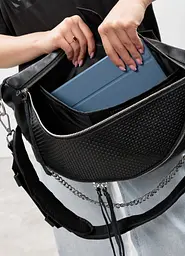 Жіноча шкіряна сумка бананка Sambag Urban Laptop чорна 46 × 26 см (51411101) - мініатюра 2