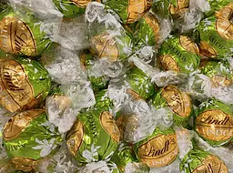 Шоколадні цукерки Lindt Lindor White Chocolate Matcha Truffles 137г - мініатюра 7