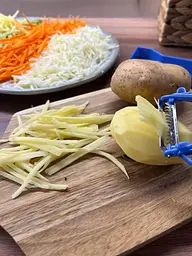 Шатківниця для капусти ніж для нарізки овочів соломкою та корейської моркви з підставкою «Принцеса кухні», Kitchette Зелений 86801 - мініатюра 5