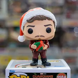 Ігрова фігурка Funko Pop! Вартові галактики: Holiday Special Зоряний лорд, 9,6 см (64333) - мініатюра 3