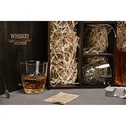 Подарунковий набір віскі Whiskey Stones з камінням для віскі в дерев'яному пеналі №3 + декантер і 2 склянки + щипці + мішечок - мініатюра 4