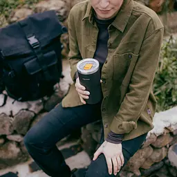 Термокружка Fiskars On-the-go 0.5 л, колір чорний (1078762) - мініатюра 9