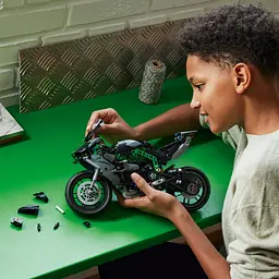 Конструктор LEGO Technic Мотоцикл Kawasaki Ninja H2R 643  деталі (42170) - мініатюра 3
