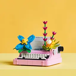 Конструктор LEGO Creator Друкарська машинка з квітами 363 деталі (31169) - мініатюра 3