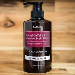 Шампунь Kundal Natural Caffeine Scalp Care Shampoo White Musk проти випадіння волосся з ароматом білого мускусу натуральний 500 мл - мініатюра 2