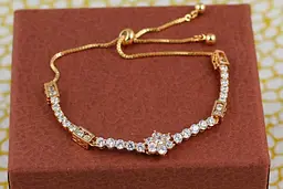 Браслет Xuping Jewelry вагончики з камінців і квіткою по центру на бігунці, що регулюється золотистий