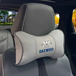 Подушка на підголівник з логотипом Daewoo Екошкіра 3D Кольоровий лого Сірі-Сірий кант 1 шт