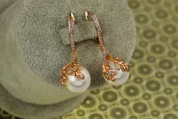 Сережки підвіски Xuping Jewelry з перлами кріплення листики 3,2 см золотисті