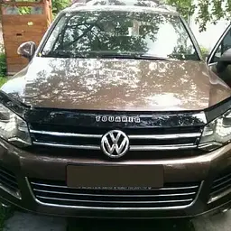 Дефлектор капоту мухобійка Volkswagen Touareg 2010- Євро Кріплення (Vip Tuning) - мініатюра 3