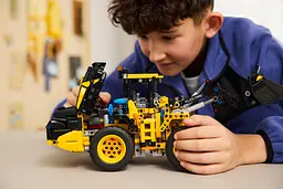 Конструктор LEGO Technic Колісний навантажувач Volvo L120 Electric 973 деталі (42209) - мініатюра 15
