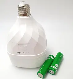 Світлодіодна LED акумуляторна лампа (знімні 2 × 18650 або батарейки 3 × AAA) автономна аварійна 30 W 10 × 16 см лампочка, цоколь E27 UKC 2919 - мініатюра 5
