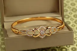 Браслет бенгл Xuping Jewelry Сяйво Серцекраю на руку від 16 см до 18 см золотистий